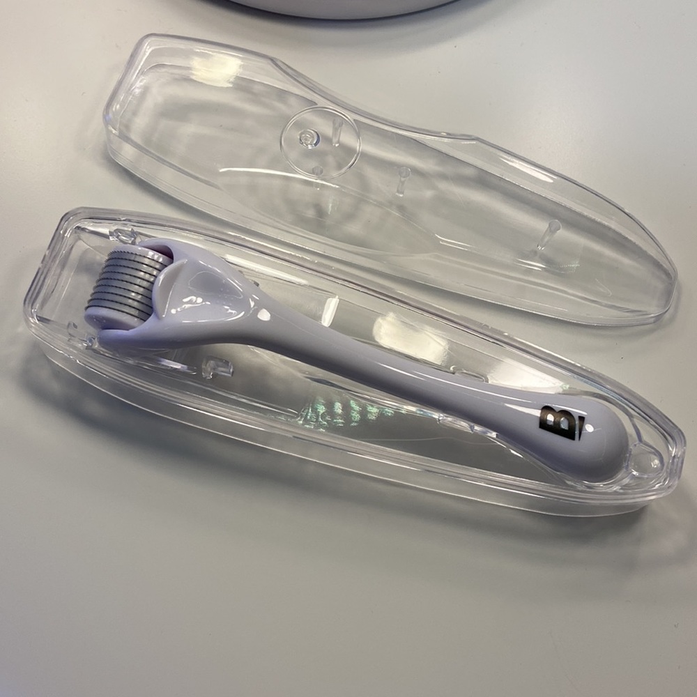 Microneedle Derma Facial Roller With Storage Case